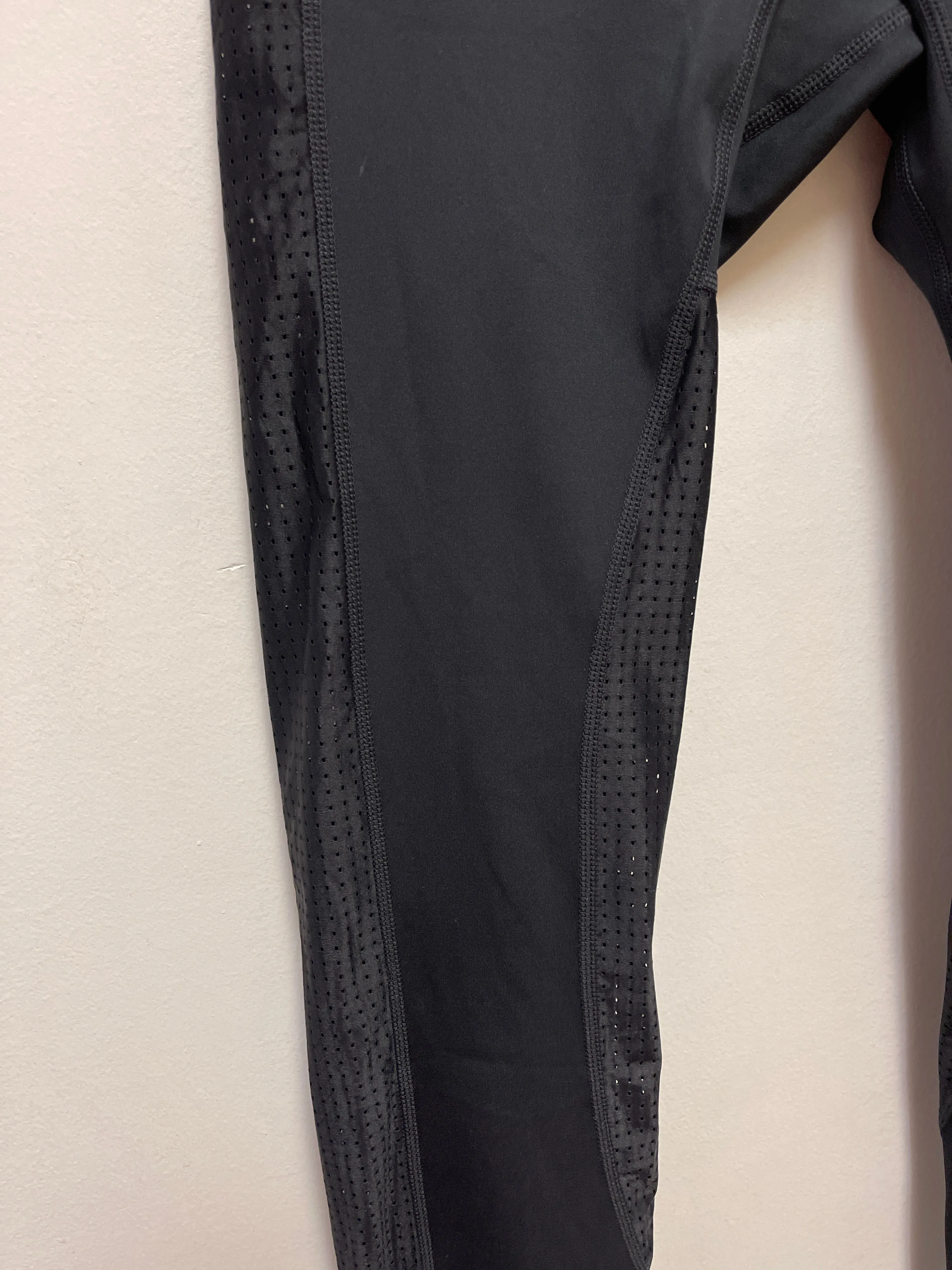 Athletic Leggings By Fabletics In Black, Size: L