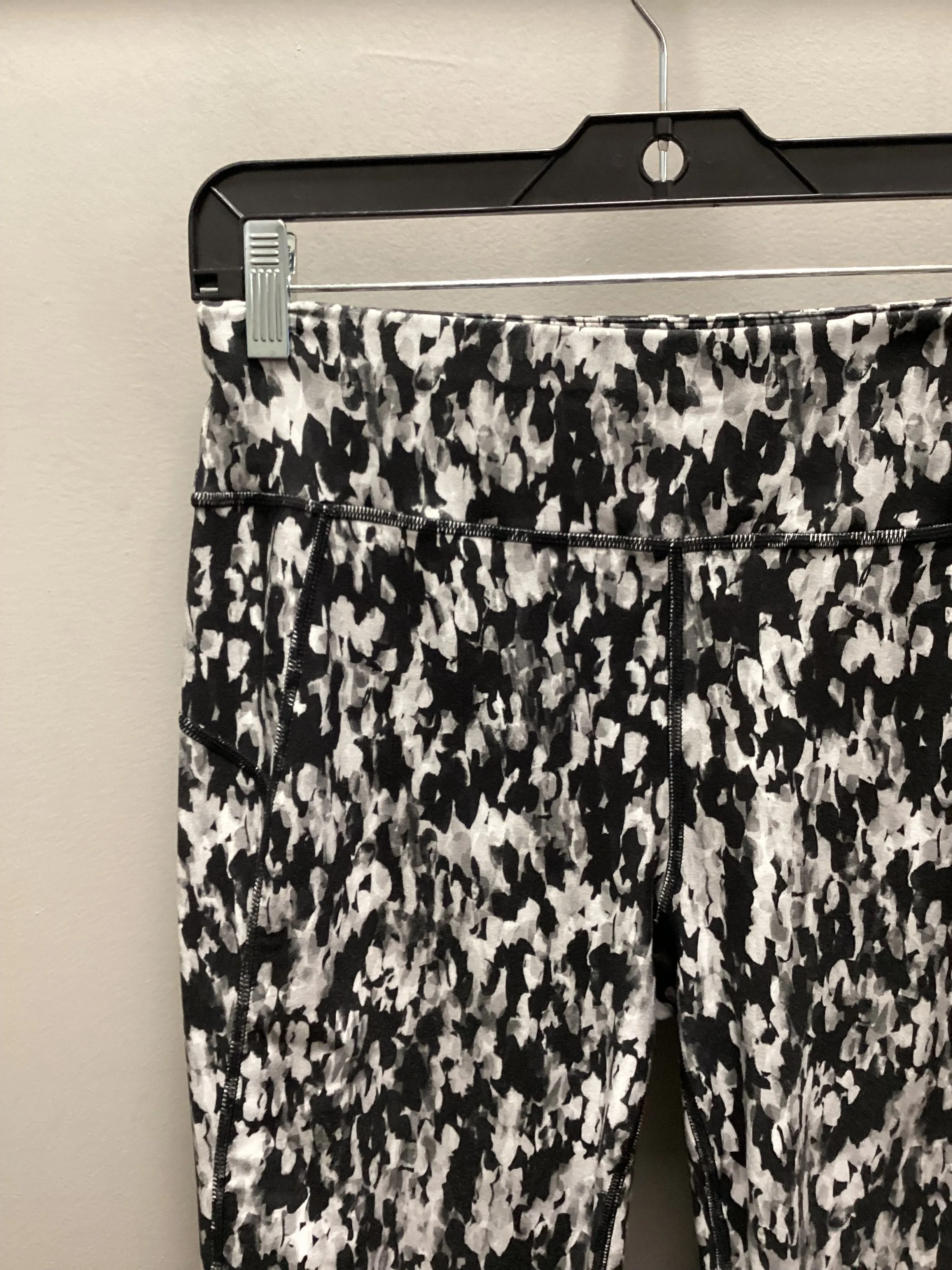 Athletic Leggings By Sweaty Betty  Size: M