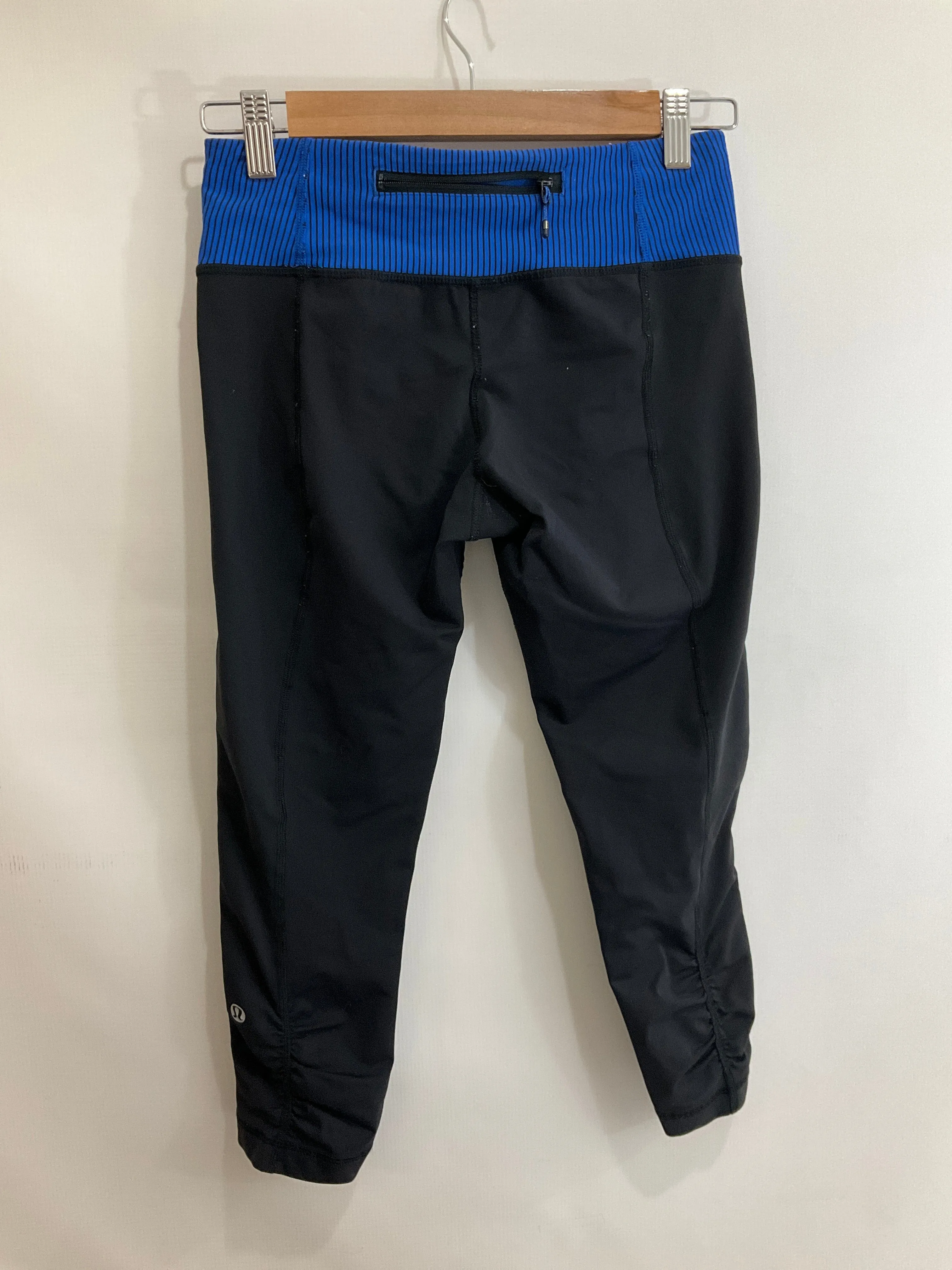 Athletic Leggings Capris By Lululemon In Black & Blue, Size: 4