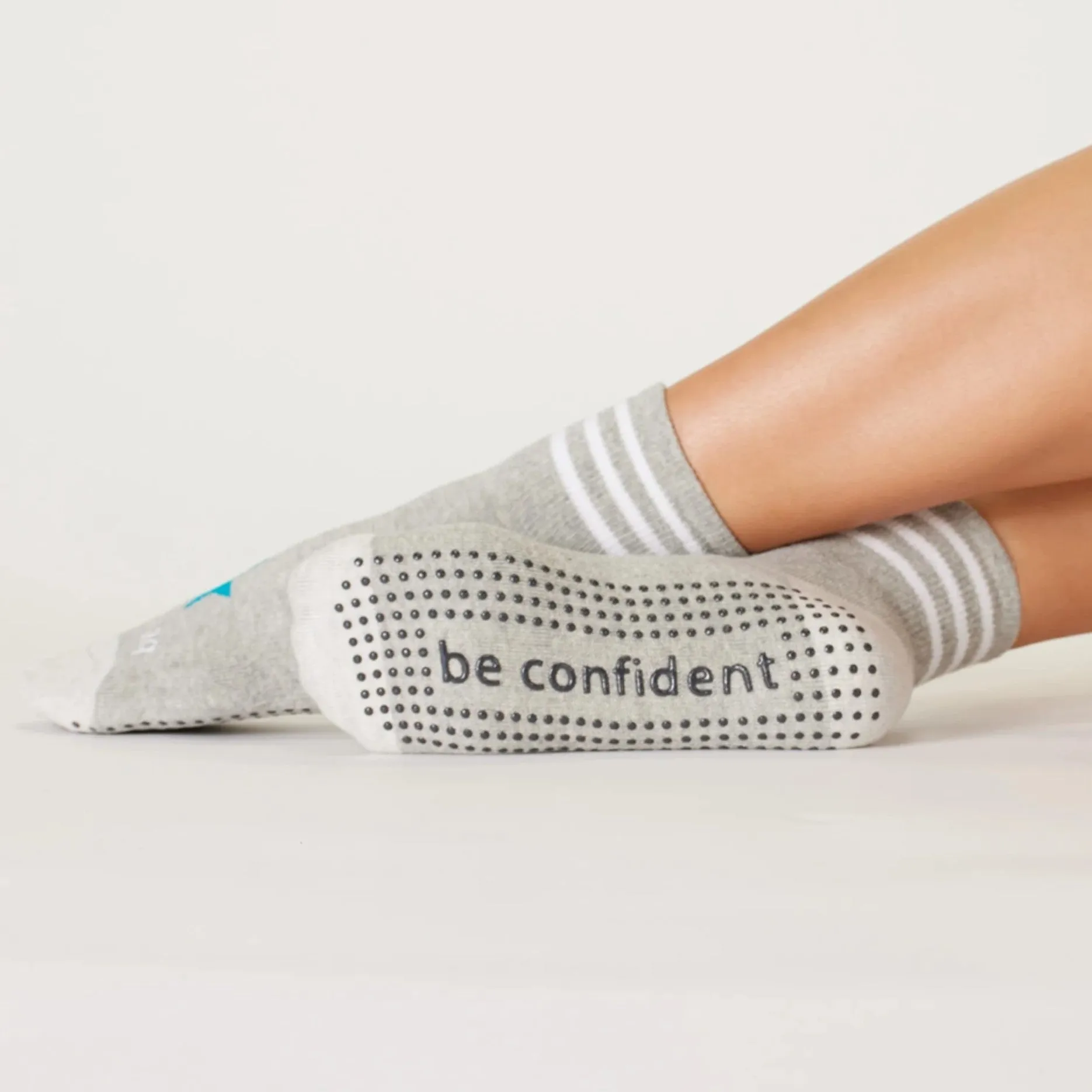 Be Confident - Heather Star Short Crew Grip Socks (Barre / Pilates)