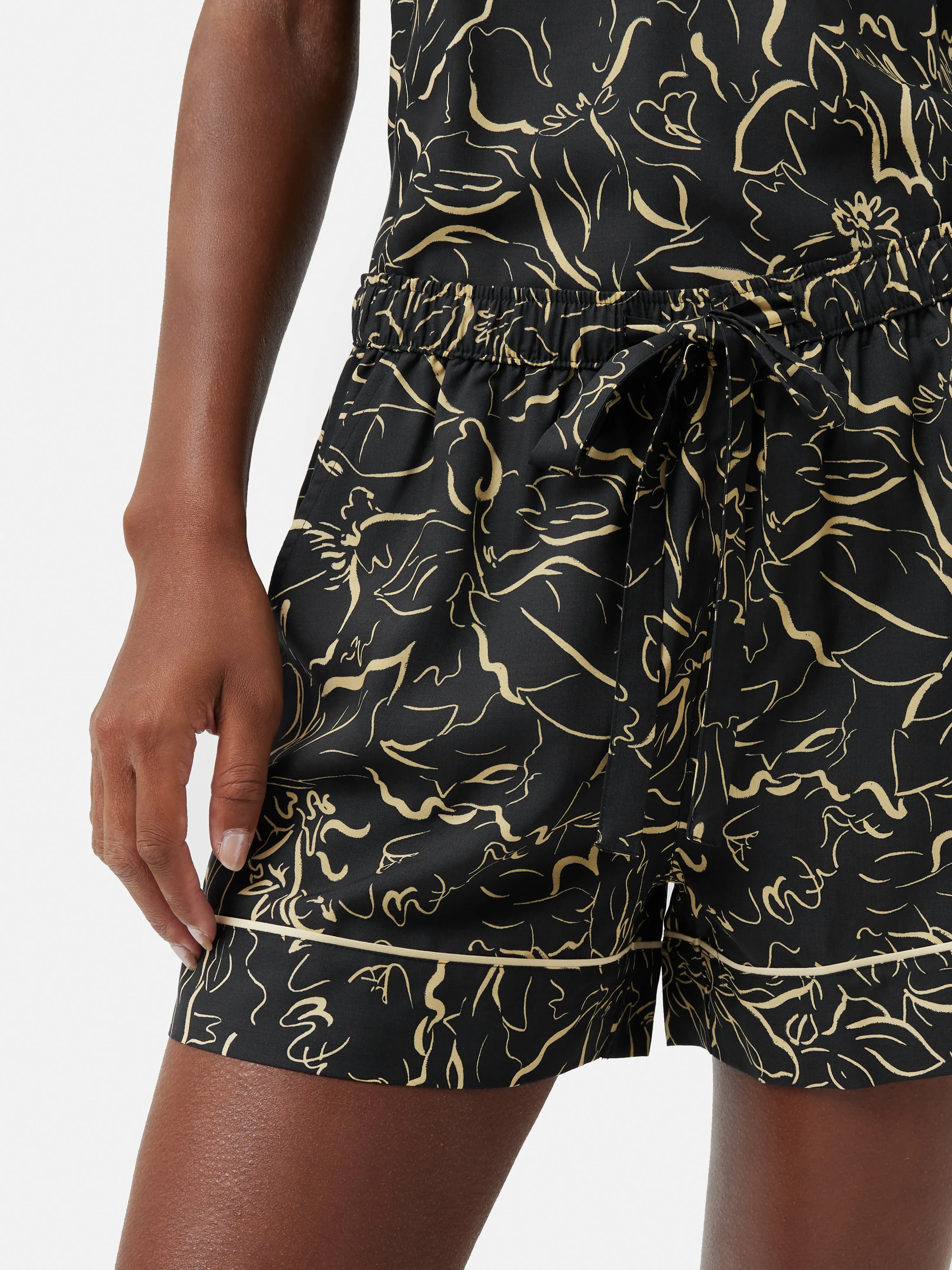 Floral Outline Cami & Shorts | Black